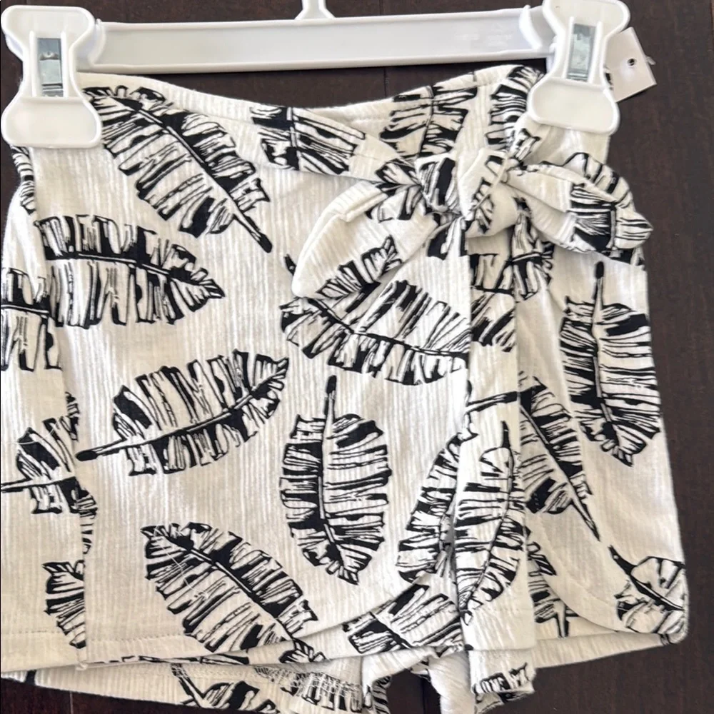 NWT Girls Jessica Simpson Black and White Boho Chic Feather Print short set!